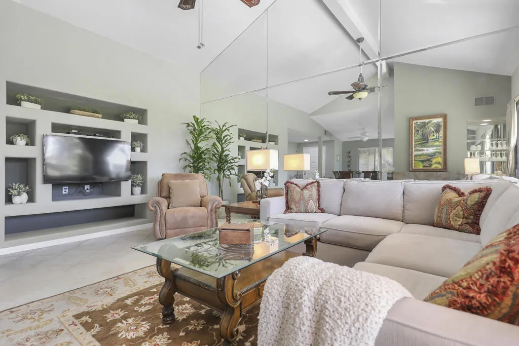 118 Las Lomas, Palm Desert, California 92260 home-pic-6